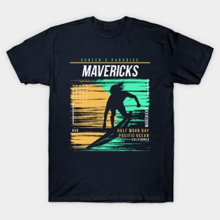 Retro Surfing Mavericks Beach Half Moon Bay California // Vintage Surfer Beach // Surfer's Paradise T-Shirt